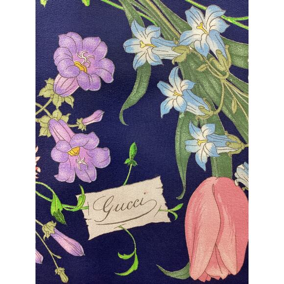 Vintage Gucci Scarf Women’s One Size 100% Silk Square Shape Floral/ Garden Motif - Picture 7 of 7